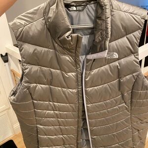 Women’s north face puffer vest in new condition.